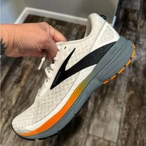 Brooks Trace 3 men’s 8.5 shoes new with tags and box